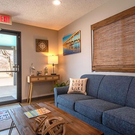 Hilltop Inn & Suites Grove المظهر الخارجي الصورة