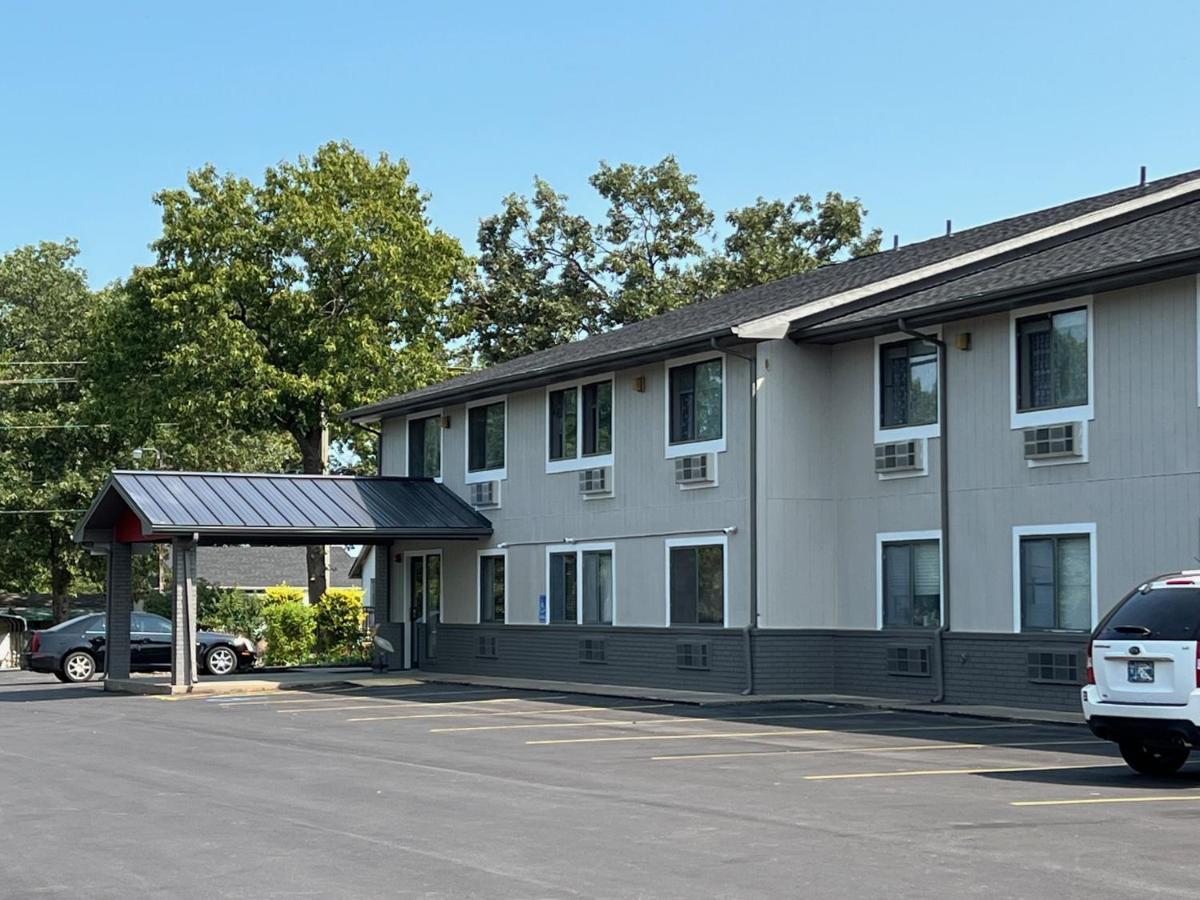 Hilltop Inn & Suites Grove المظهر الخارجي الصورة