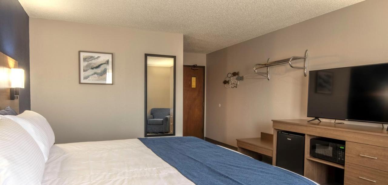 Hilltop Inn & Suites Grove المظهر الخارجي الصورة