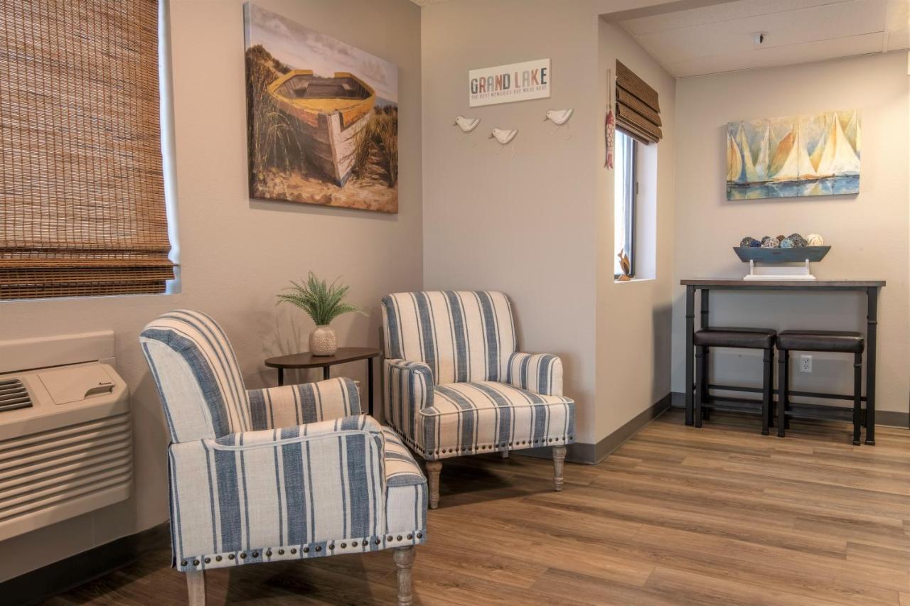 Hilltop Inn & Suites Grove المظهر الخارجي الصورة