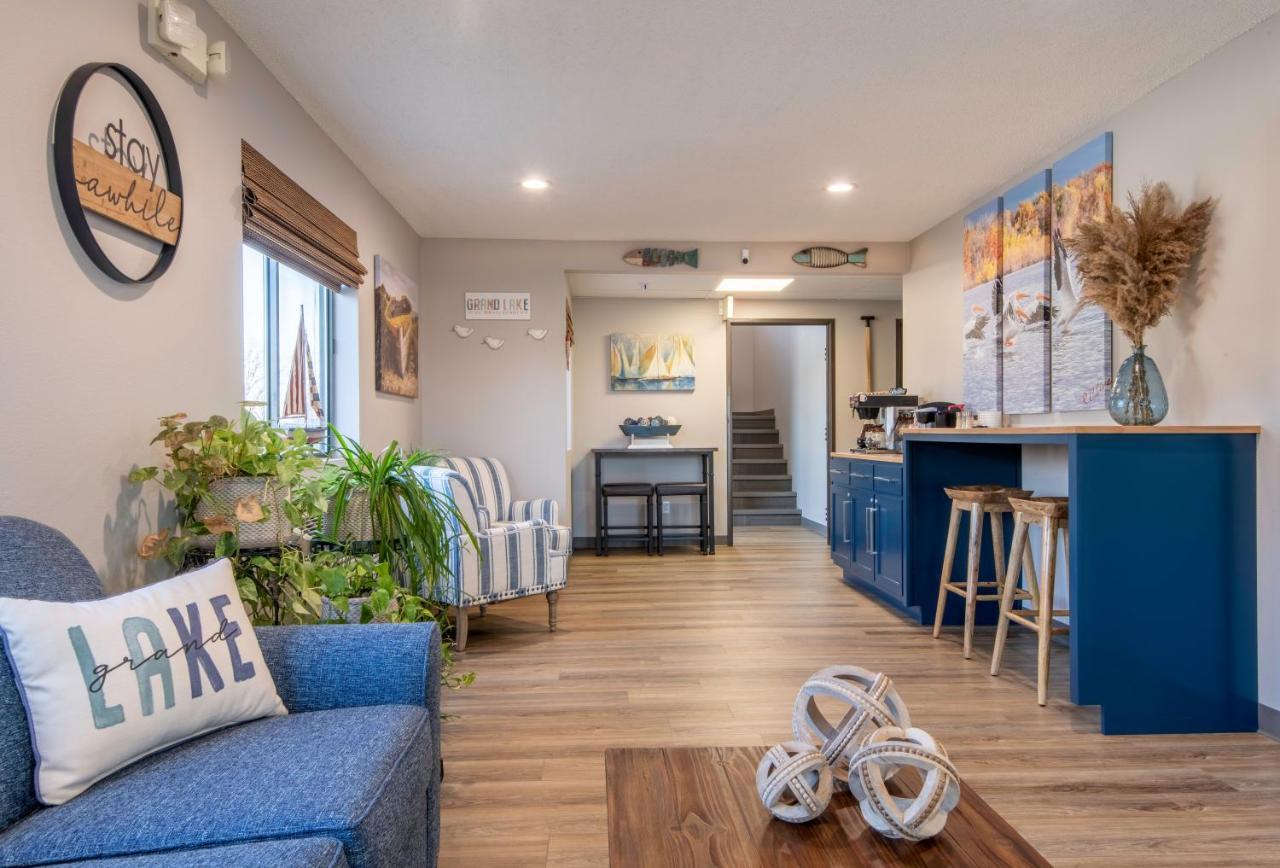 Hilltop Inn & Suites Grove المظهر الخارجي الصورة