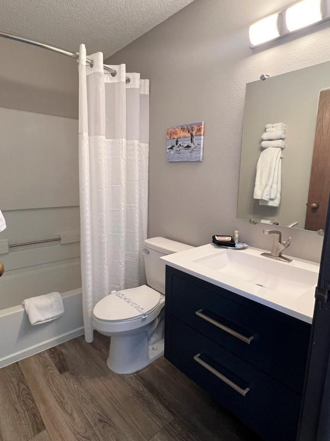 Hilltop Inn & Suites Grove المظهر الخارجي الصورة