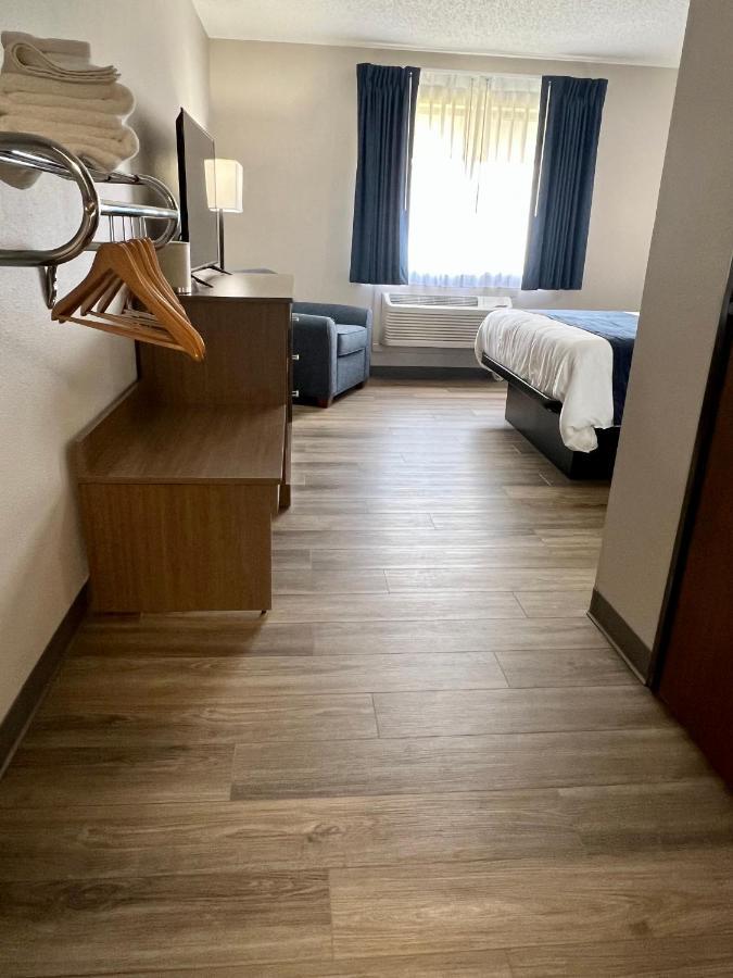 Hilltop Inn & Suites Grove المظهر الخارجي الصورة