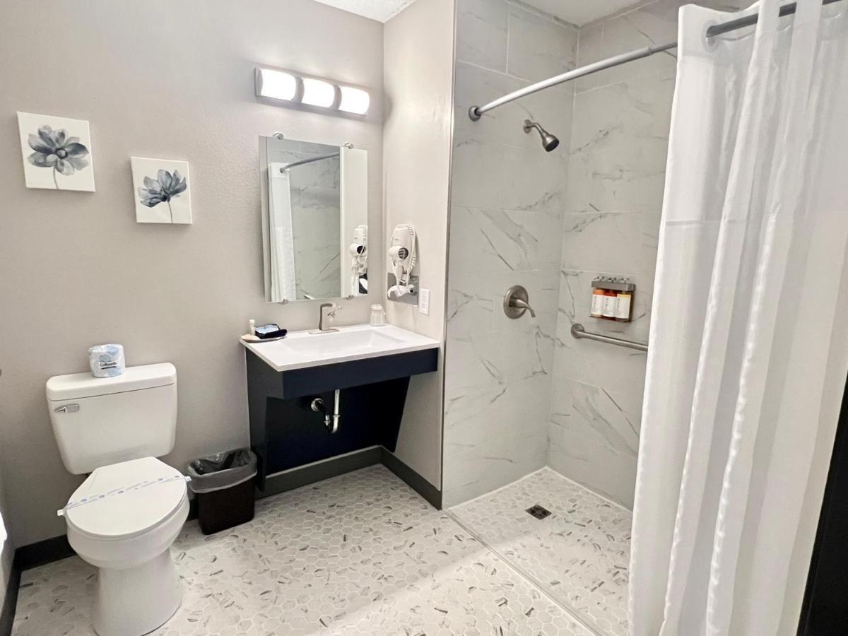 Hilltop Inn & Suites Grove المظهر الخارجي الصورة
